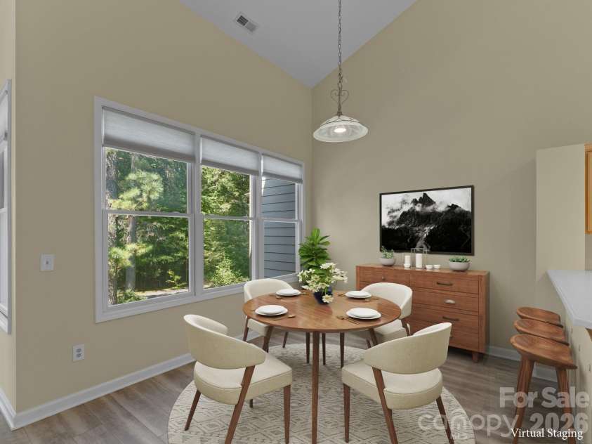47 Ridgetop Circle, Brevard, NC 28712.  MLS# CAR4414637, YatesRealty ID 48104. Dining Area