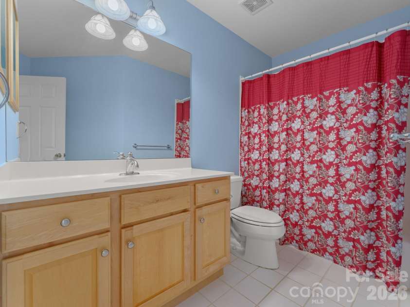 47 Ridgetop Circle, Brevard, NC 28712.  MLS# CAR4414637, YatesRealty ID 48104. Full Bathroom Upstairs