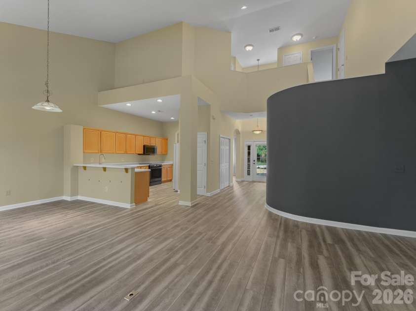 47 Ridgetop Circle, Brevard, NC 28712.  MLS# CAR4414637, YatesRealty ID 48104. Great Room