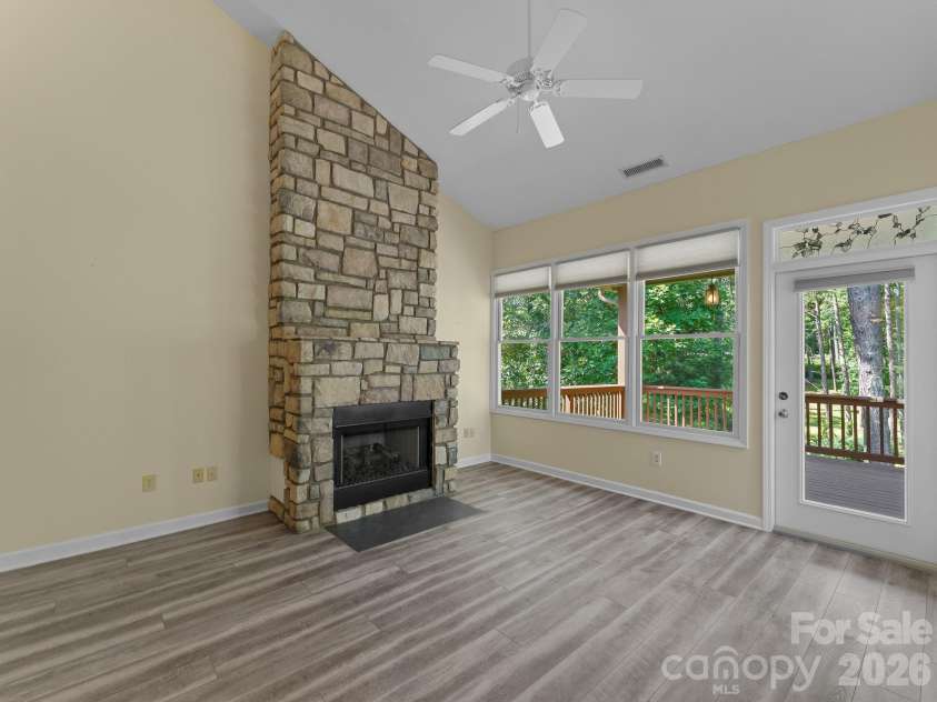 47 Ridgetop Circle, Brevard, NC 28712.  MLS# CAR4414637, YatesRealty ID 48104. Great Room