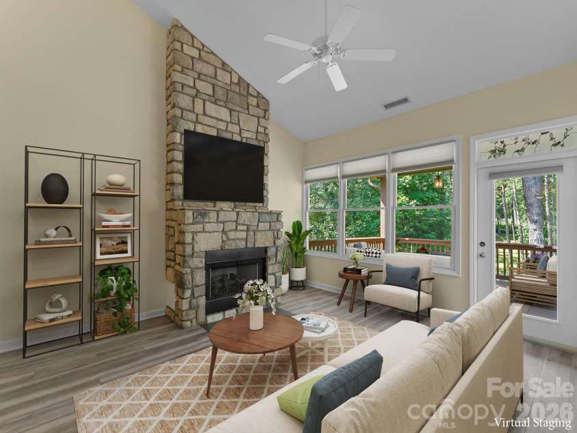47 Ridgetop Circle, Brevard, NC 28712.  MLS# CAR4414637, YatesRealty ID 48104. Great Room