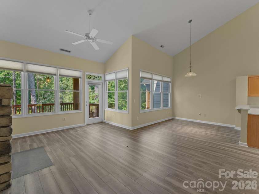 47 Ridgetop Circle, Brevard, NC 28712.  MLS# CAR4414637, YatesRealty ID 48104. Great Room