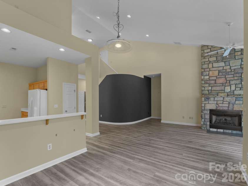 47 Ridgetop Circle, Brevard, NC 28712.  MLS# CAR4414637, YatesRealty ID 48104. Great Room