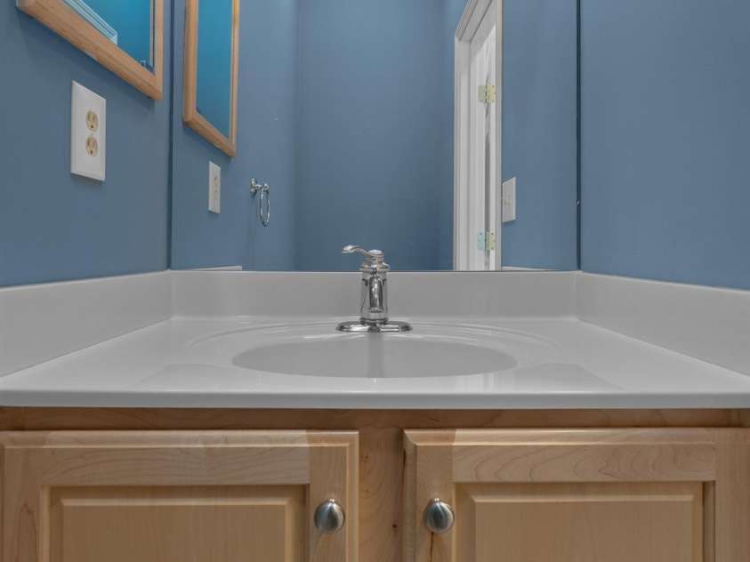 47 Ridgetop Circle, Brevard, NC 28712.  MLS# CAR4414637, YatesRealty ID 48104. Half Bathroom