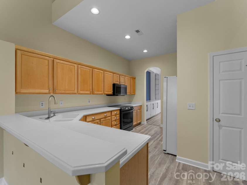47 Ridgetop Circle, Brevard, NC 28712.  MLS# CAR4414637, YatesRealty ID 48104. Kitchen