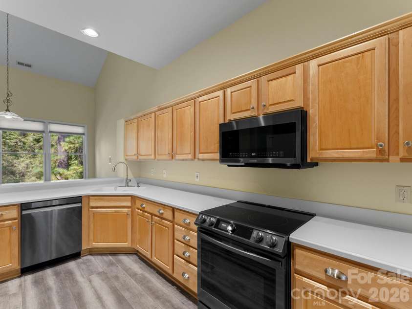 47 Ridgetop Circle, Brevard, NC 28712.  MLS# CAR4414637, YatesRealty ID 48104. Kitchen