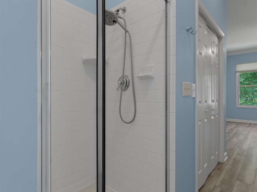 47 Ridgetop Circle, Brevard, NC 28712.  MLS# CAR4414637, YatesRealty ID 48104. Primary Ensuite Bathroom