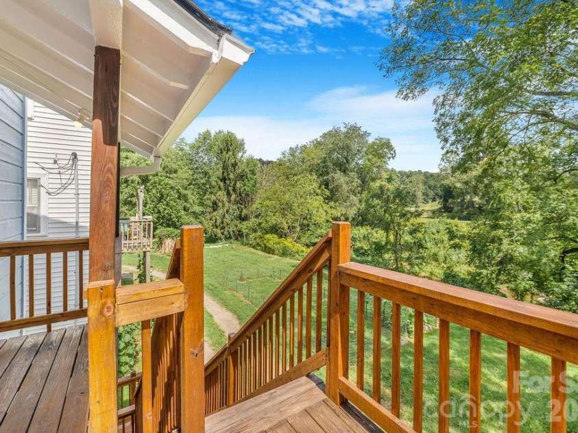 462 Sand Hill Road, Asheville, NC 28806.  MLS# CAR4419518, YatesRealty ID 48105. 