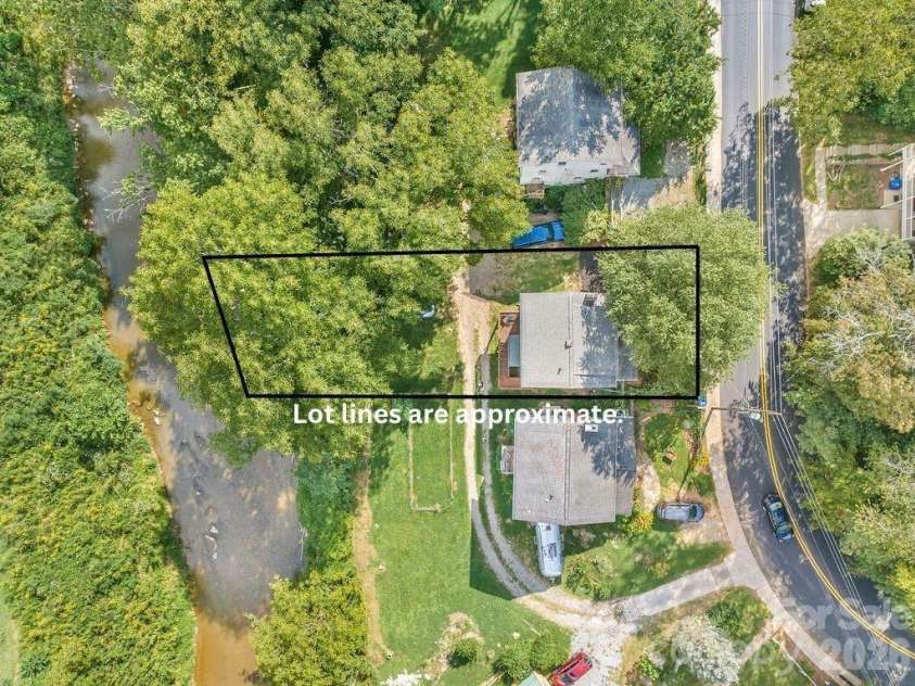 462 Sand Hill Road, Asheville, NC 28806.  MLS# CAR4419518, YatesRealty ID 48105. 