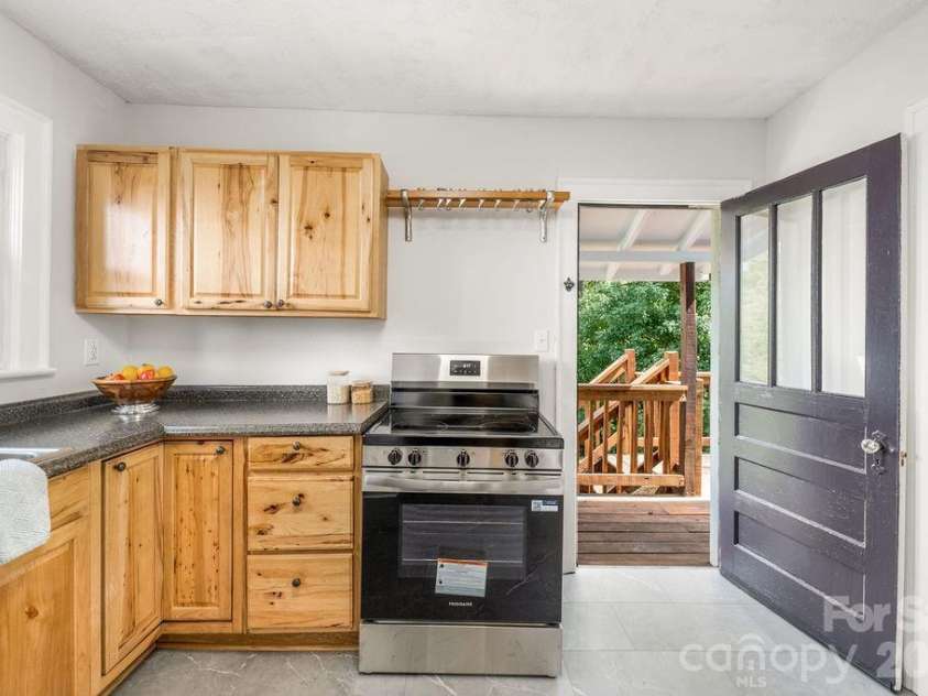 462 Sand Hill Road, Asheville, NC 28806.  MLS# CAR4419518, YatesRealty ID 48105. Back deck access!