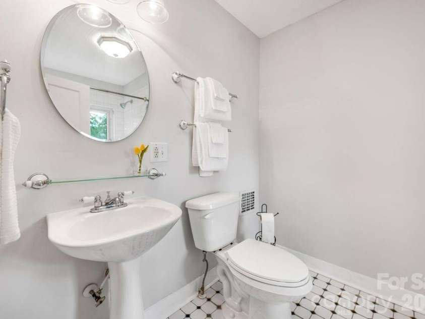 462 Sand Hill Road, Asheville, NC 28806.  MLS# CAR4419518, YatesRealty ID 48105. Full bathroom