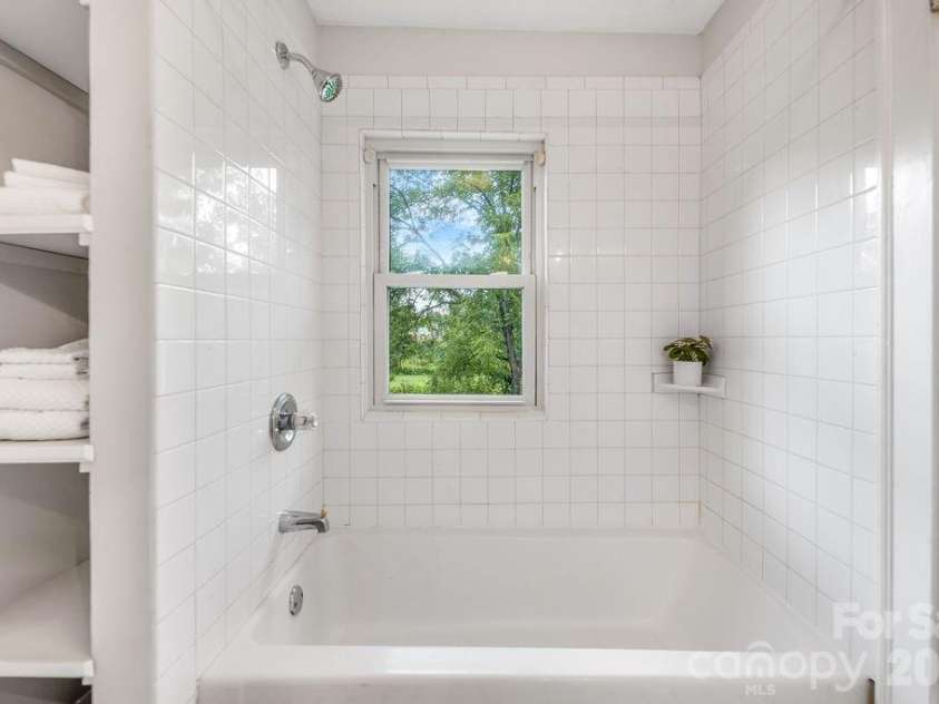 462 Sand Hill Road, Asheville, NC 28806.  MLS# CAR4419518, YatesRealty ID 48105. Full bathroom