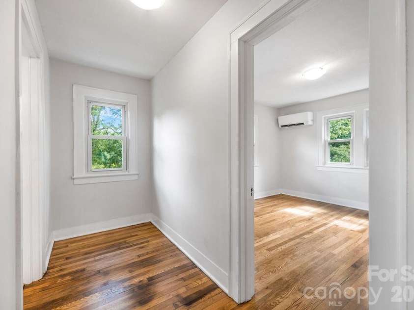 462 Sand Hill Road, Asheville, NC 28806.  MLS# CAR4419518, YatesRealty ID 48105. Hallway with window
