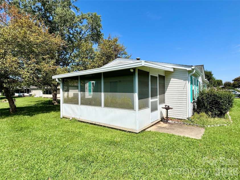 236 Riverwind Drive, Hendersonville, NC 28739.  MLS# CAR4418143, YatesRealty ID 48106. 