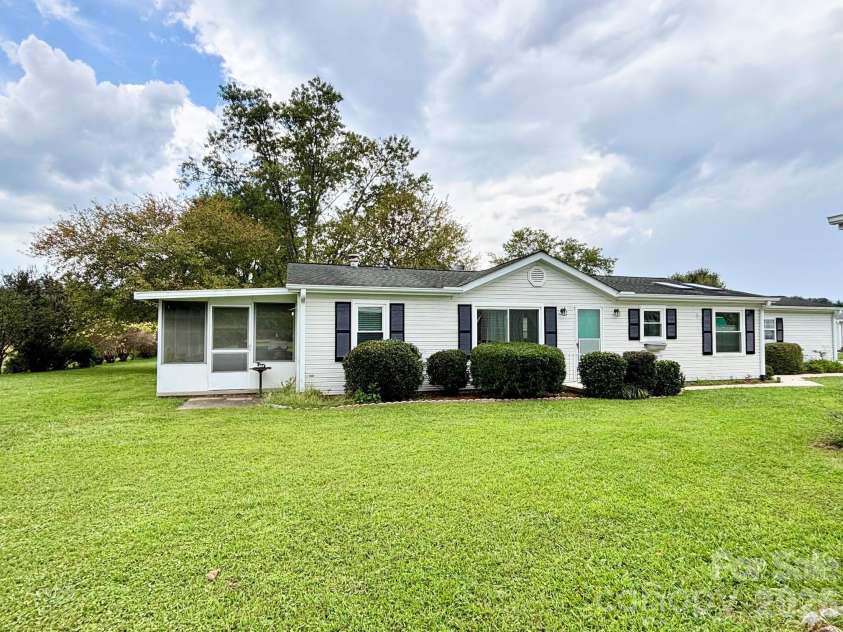 236 Riverwind Drive, Hendersonville, NC 28739.  MLS# CAR4418143, YatesRealty ID 48106. 