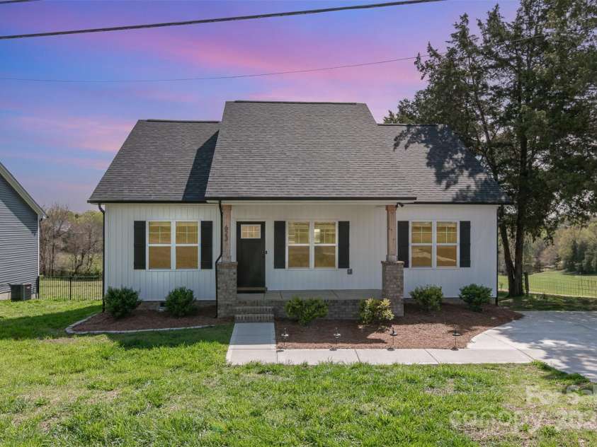 623 Skyland Drive, Mount Pleasant, NC 28124.  MLS# CAR4239820, YatesRealty ID 4811. 