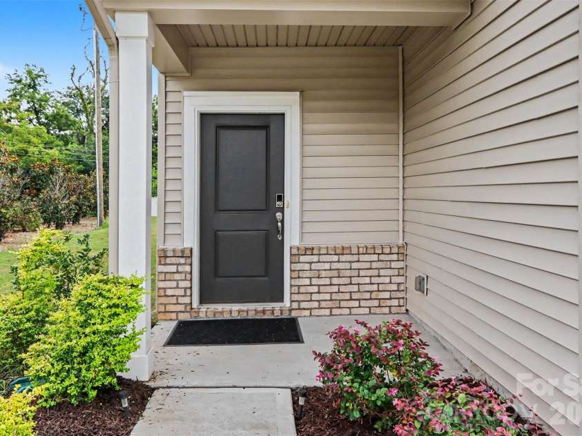 1224 Harland Street, Charlotte, NC 28216.  MLS# CAR4419812, YatesRealty ID 48111. 