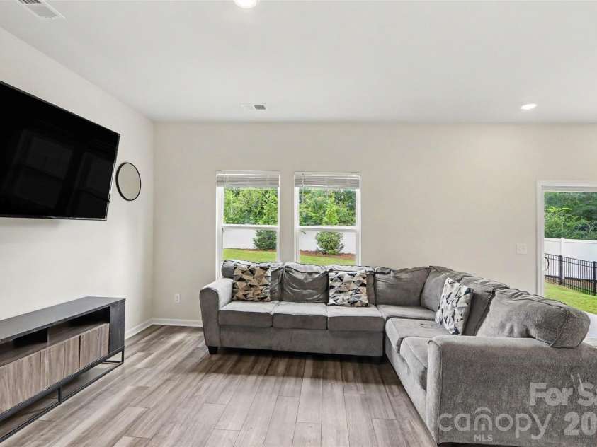 1224 Harland Street, Charlotte, NC 28216.  MLS# CAR4419812, YatesRealty ID 48111. 