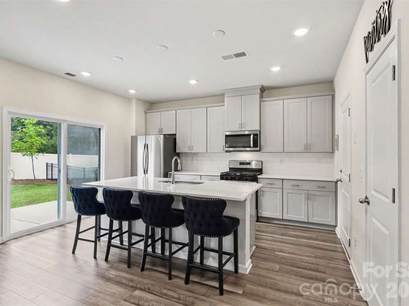 1224 Harland Street, Charlotte, NC 28216.  MLS# CAR4419812, YatesRealty ID 48111. 