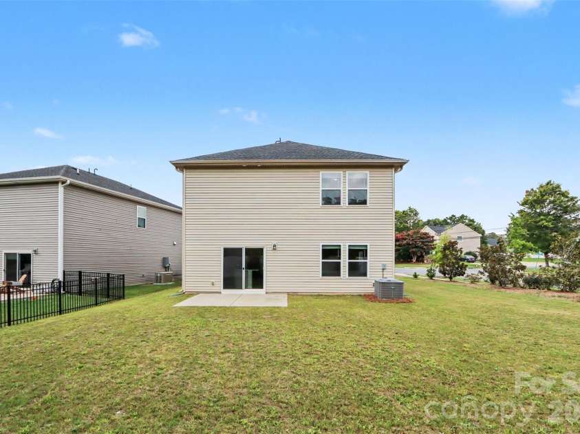 1224 Harland Street, Charlotte, NC 28216.  MLS# CAR4419812, YatesRealty ID 48111. Amazingly