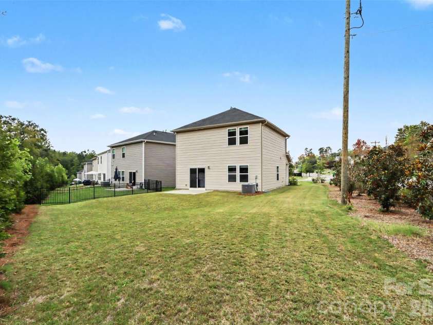 1224 Harland Street, Charlotte, NC 28216.  MLS# CAR4419812, YatesRealty ID 48111. Awesome backyard