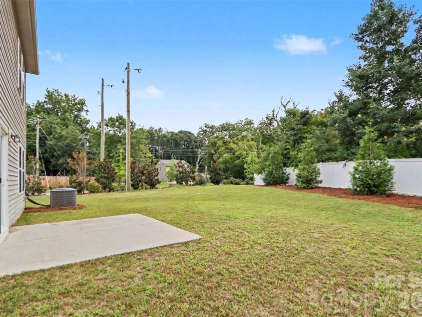 1224 Harland Street, Charlotte, NC 28216.  MLS# CAR4419812, YatesRealty ID 48111. LARGE Corner Lot