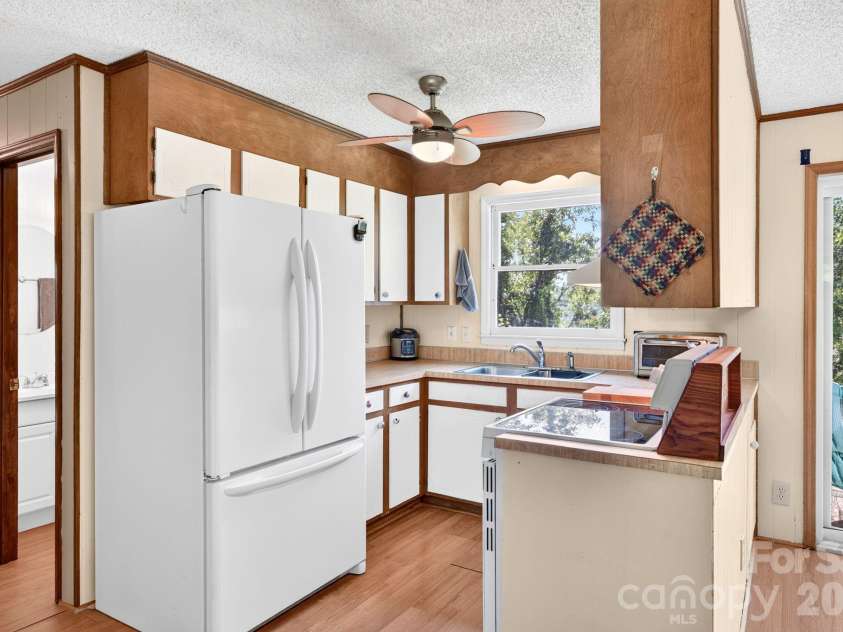 1057 Skyway Drive, Marshall, NC 28753.  MLS# CAR4418857, YatesRealty ID 48112. Small but functional kitchen