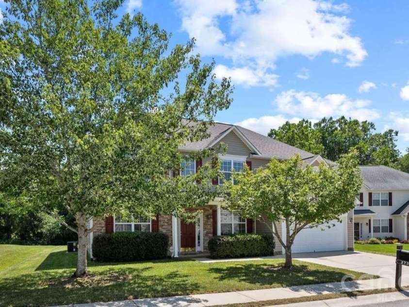 273 Wildbriar Road, Fletcher, NC 28732.  MLS# CAR4419916, YatesRealty ID 48113. 