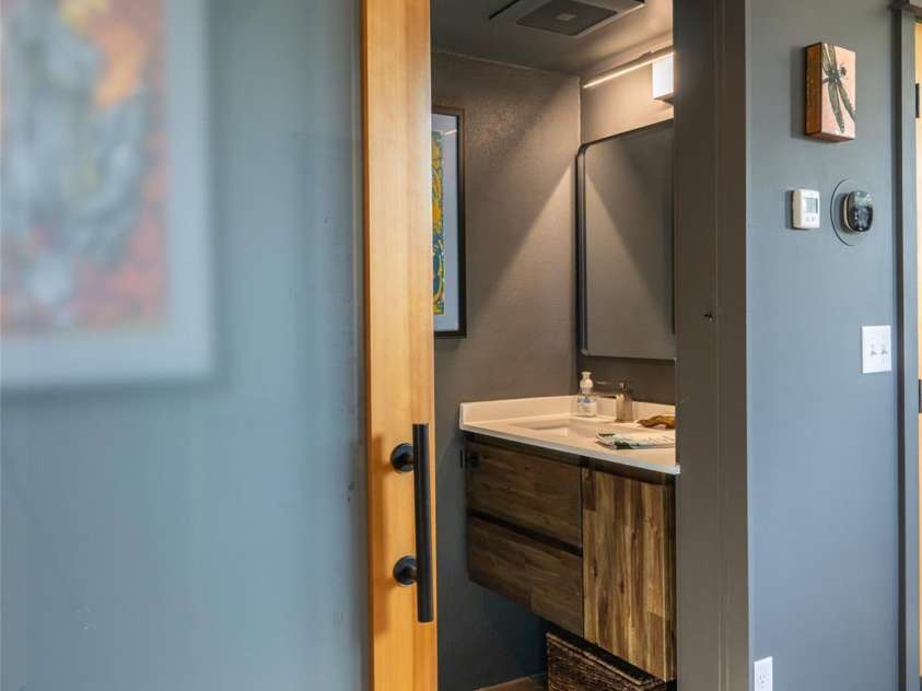 4 Osprey Trail, Asheville, NC 28806.  MLS# CAR4418286, YatesRealty ID 48114. 1/2 bath on main