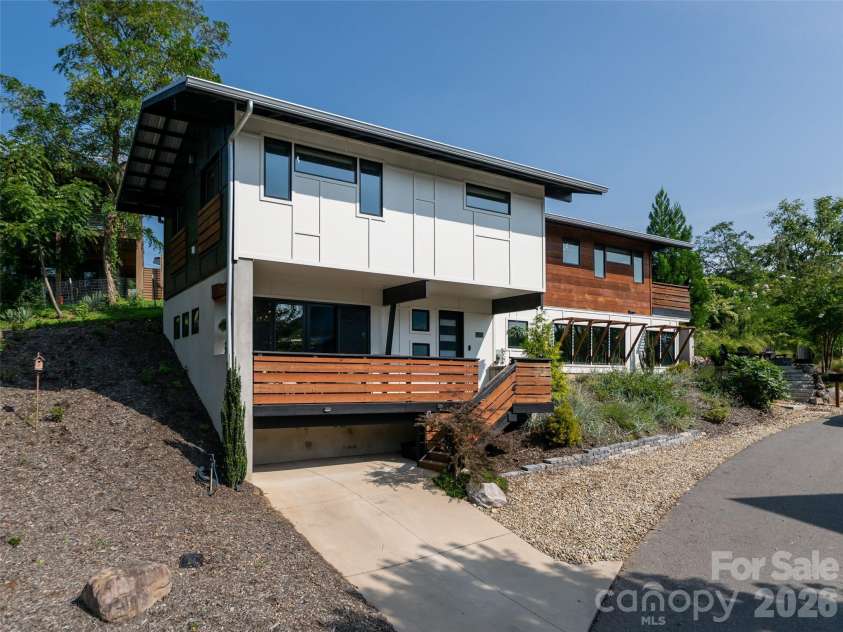 4 Osprey Trail, Asheville, NC 28806.  MLS# CAR4418286, YatesRealty ID 48114. 