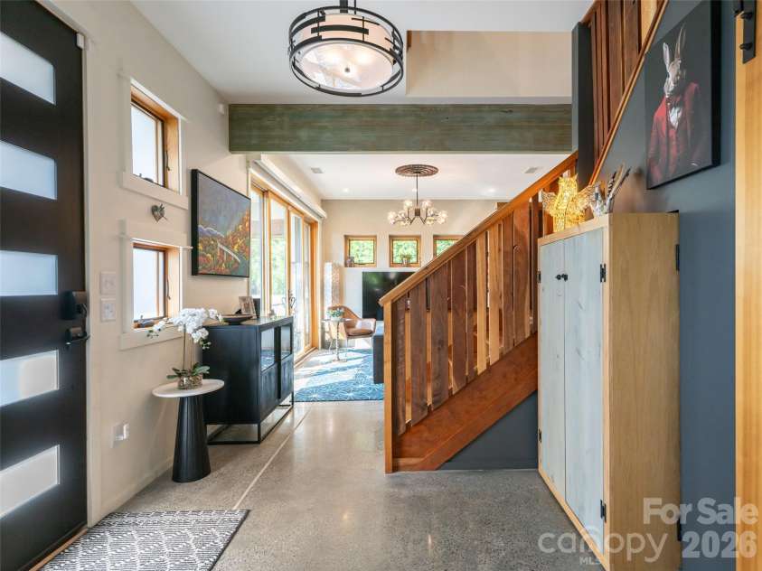 4 Osprey Trail, Asheville, NC 28806.  MLS# CAR4418286, YatesRealty ID 48114. 