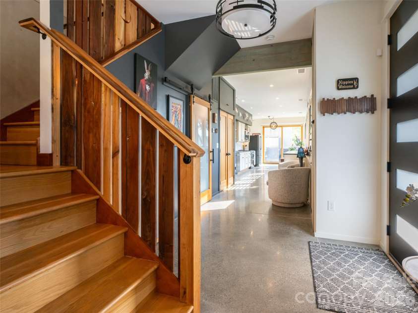 4 Osprey Trail, Asheville, NC 28806.  MLS# CAR4418286, YatesRealty ID 48114. 