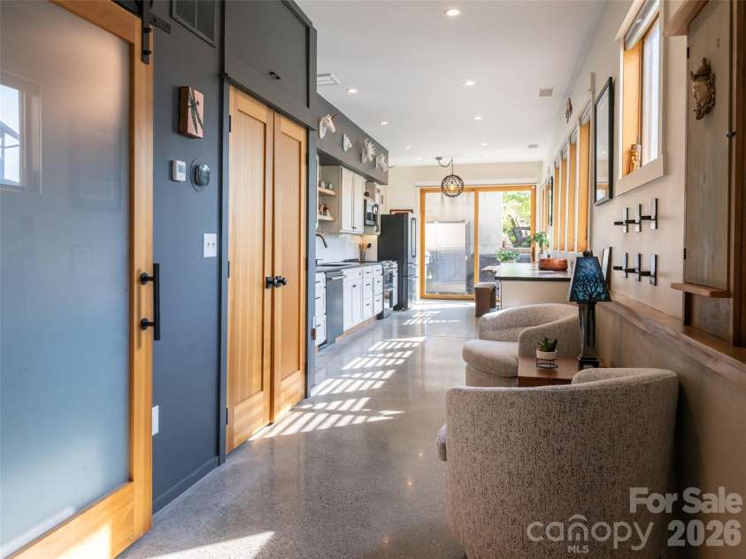 4 Osprey Trail, Asheville, NC 28806.  MLS# CAR4418286, YatesRealty ID 48114. 