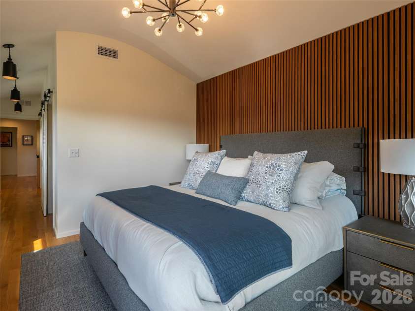 4 Osprey Trail, Asheville, NC 28806.  MLS# CAR4418286, YatesRealty ID 48114. 
