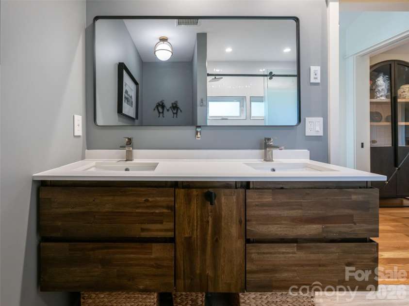 4 Osprey Trail, Asheville, NC 28806.  MLS# CAR4418286, YatesRealty ID 48114. 