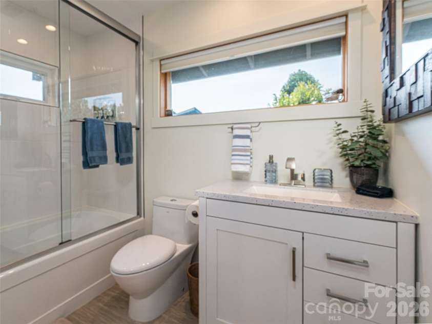 4 Osprey Trail, Asheville, NC 28806.  MLS# CAR4418286, YatesRealty ID 48114. 