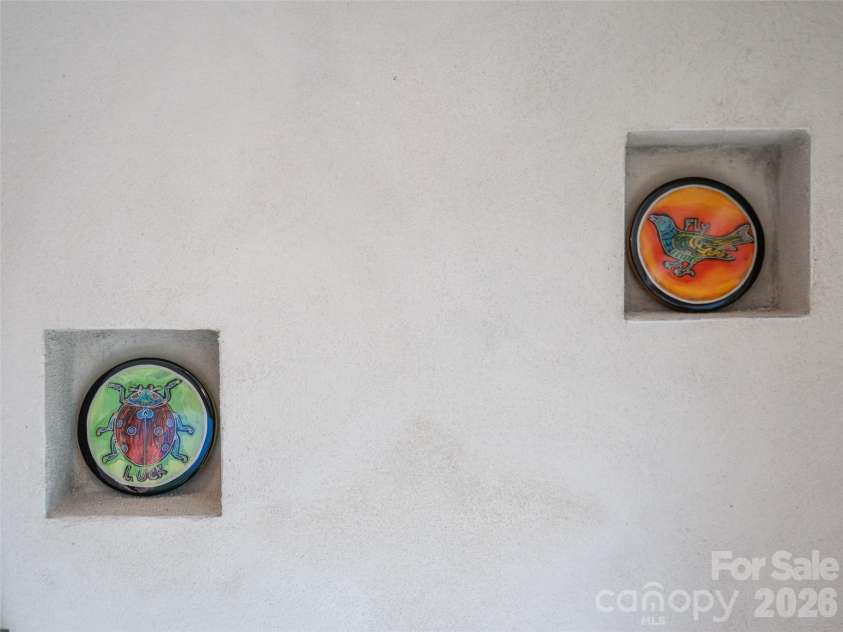 4 Osprey Trail, Asheville, NC 28806.  MLS# CAR4418286, YatesRealty ID 48114. Artwork nooks