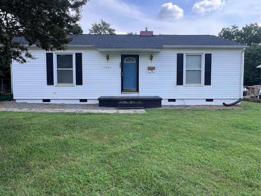 2845 Southwest Boulevard, Charlotte, NC 28216.  MLS# CAR4419182, YatesRealty ID 48117. 