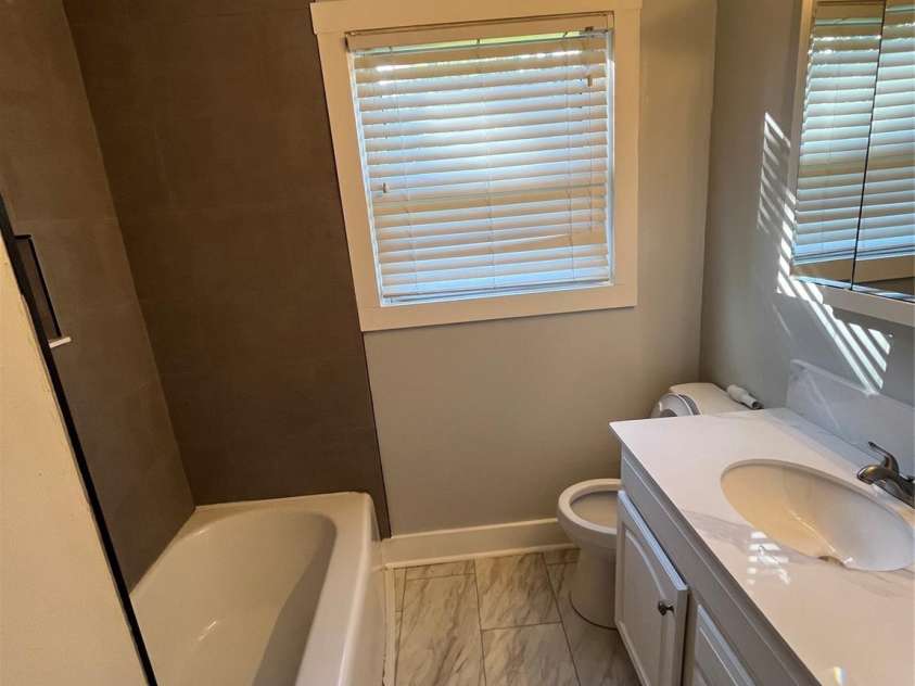 2845 Southwest Boulevard, Charlotte, NC 28216.  MLS# CAR4419182, YatesRealty ID 48117. Bathroom
