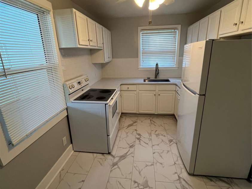 2845 Southwest Boulevard, Charlotte, NC 28216.  MLS# CAR4419182, YatesRealty ID 48117. Kitchen