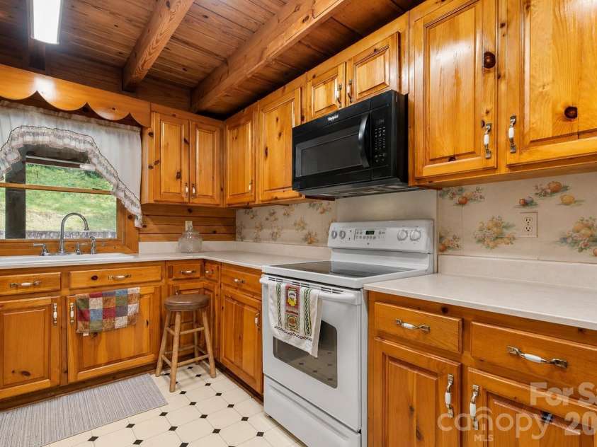 100 Goose Creek Road, Marion, NC 28752.  MLS# CAR4417607, YatesRealty ID 48118. 