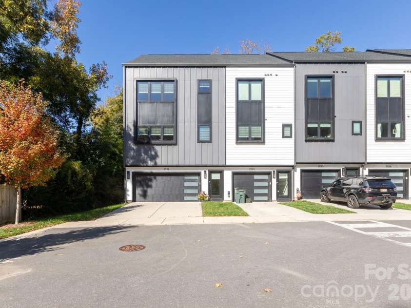 3538 Saker Lane, Charlotte, NC 28211.  MLS# CAR4357840, YatesRealty ID 4812. 