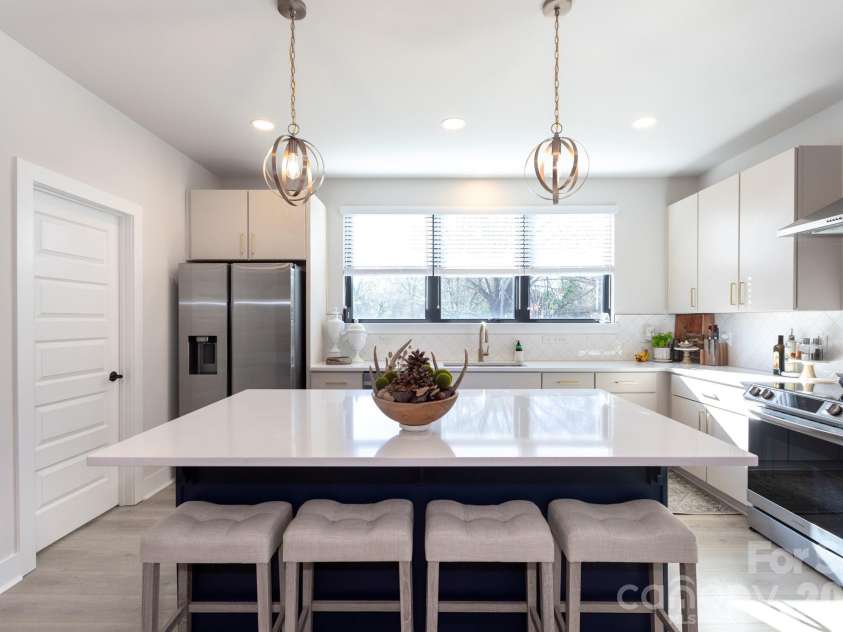 3538 Saker Lane, Charlotte, NC 28211.  MLS# CAR4357840, YatesRealty ID 4812. 