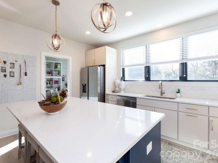 3538 Saker Lane, Charlotte, NC 28211.  MLS# CAR4357840, YatesRealty ID 4812. 
