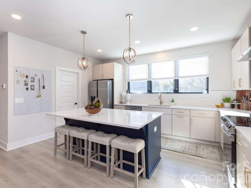 3538 Saker Lane, Charlotte, NC 28211.  MLS# CAR4357840, YatesRealty ID 4812. 