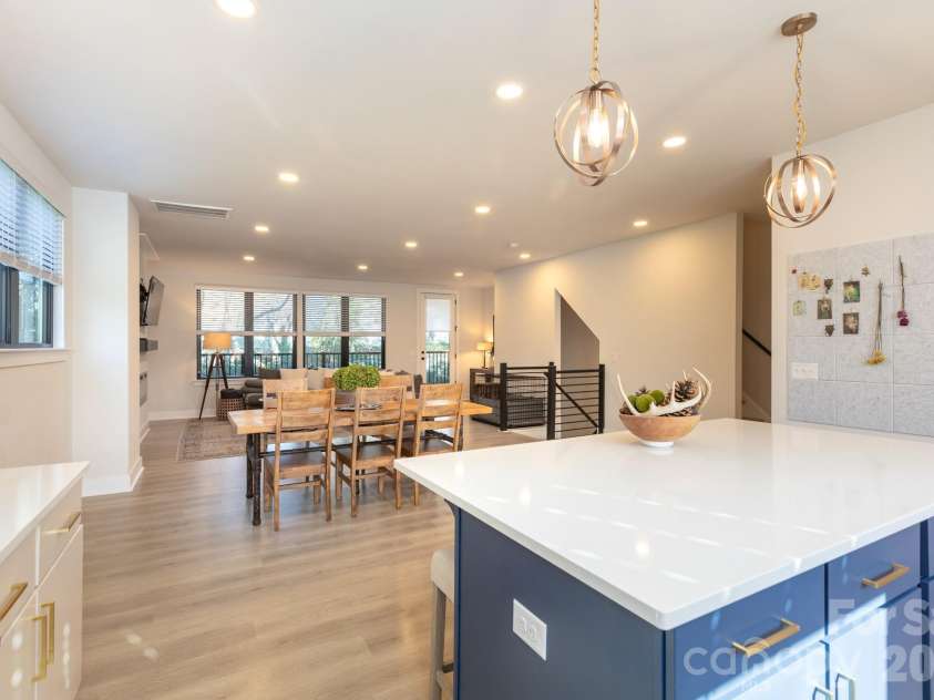 3538 Saker Lane, Charlotte, NC 28211.  MLS# CAR4357840, YatesRealty ID 4812. 