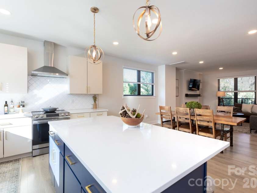 3538 Saker Lane, Charlotte, NC 28211.  MLS# CAR4357840, YatesRealty ID 4812. 