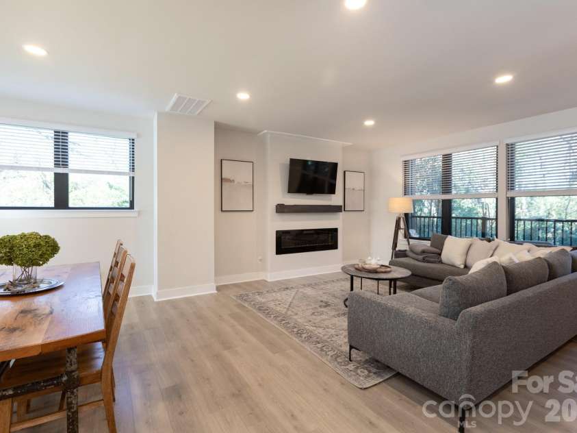 3538 Saker Lane, Charlotte, NC 28211.  MLS# CAR4357840, YatesRealty ID 4812. 