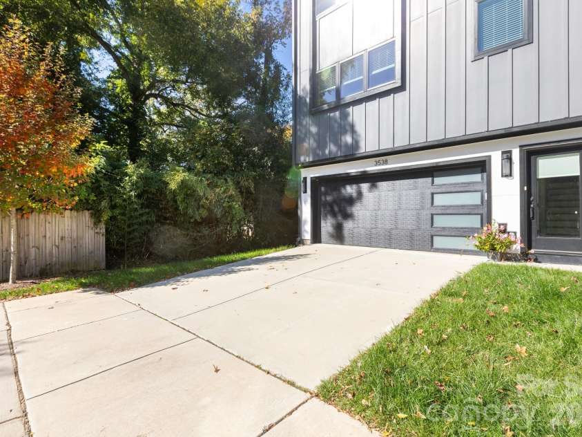 3538 Saker Lane, Charlotte, NC 28211.  MLS# CAR4357840, YatesRealty ID 4812. 