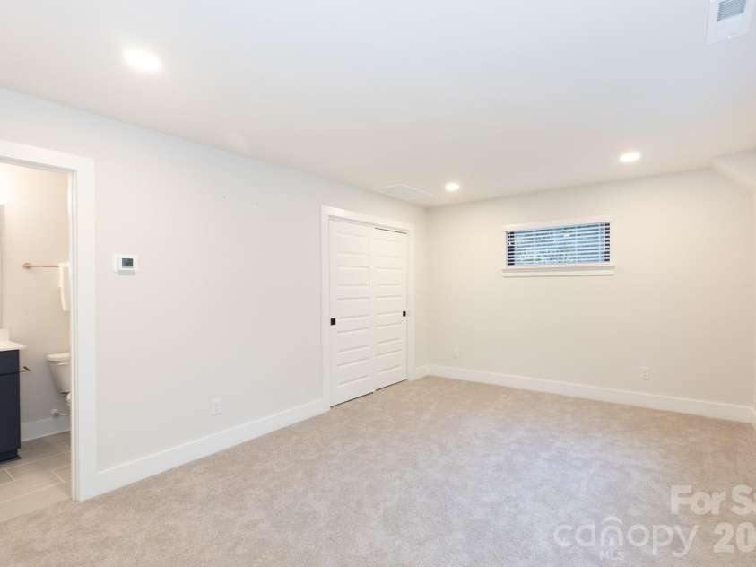 3538 Saker Lane, Charlotte, NC 28211.  MLS# CAR4357840, YatesRealty ID 4812. 